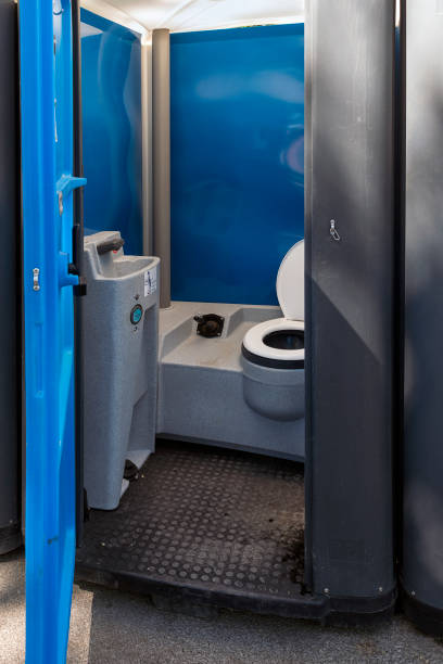 Best Porta potty delivery and setup  in Topeka, IN